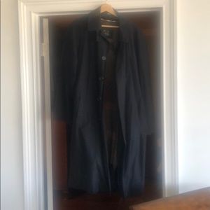 Men’s black lined Trenchcoat 38s